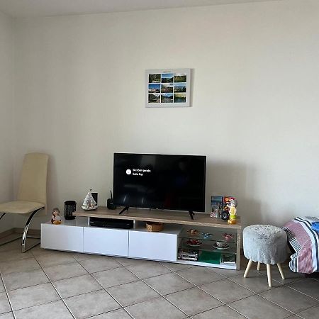 1 Zimmer Apartment mit Seesicht und Pool Gambarogno Exterior foto